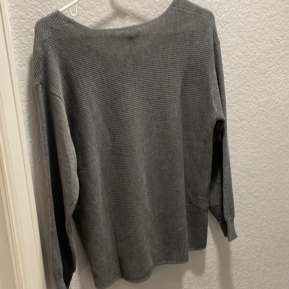 NWT Ella moss women’s medium gray soft V-neck ribbed sweater💋✨ - Picture 6 of 6
